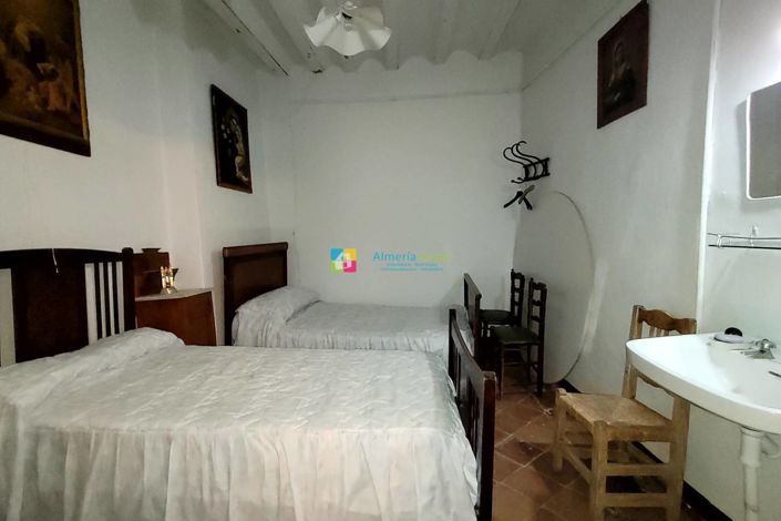 Image No.11-Maison de ville de 9 chambres à vendre à Cullar