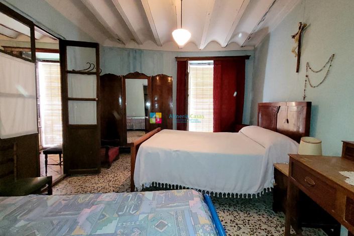 Image No.12-Maison de ville de 9 chambres à vendre à Cullar