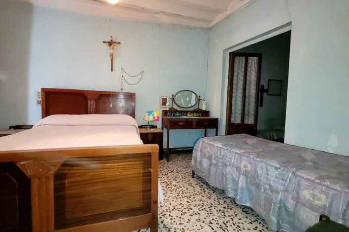 Image No.13-Maison de ville de 9 chambres à vendre à Cullar