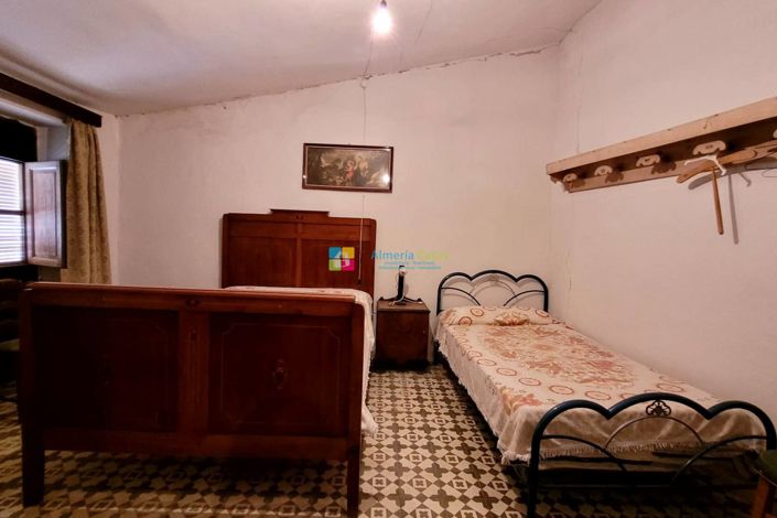 Image No.34-Maison de ville de 9 chambres à vendre à Cullar