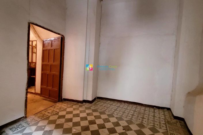 Image No.37-Maison de ville de 9 chambres à vendre à Cullar