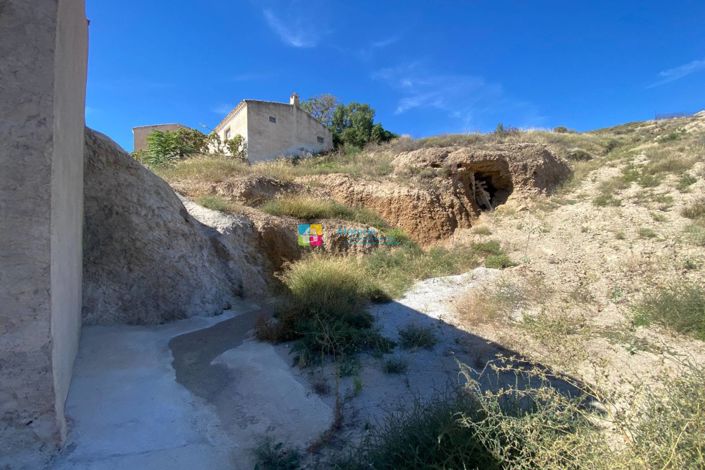 Image No.41-3 Bed Country House for sale