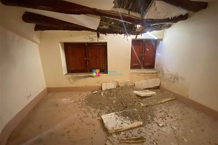 Image No.26-4 Bed Townhouse for sale