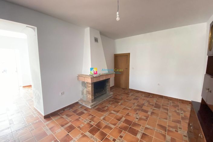 Image No.17-4 Bed Country House for sale