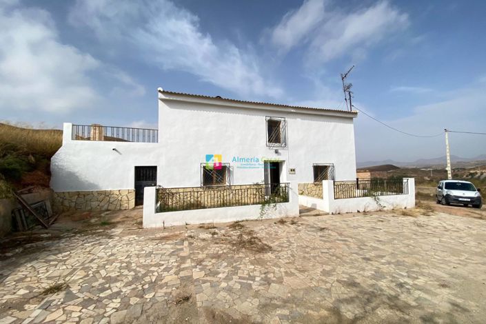 Image No.2-4 Bed Country House for sale