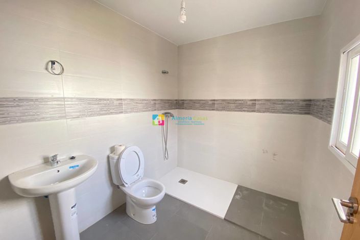 Image No.21-4 Bed Country House for sale