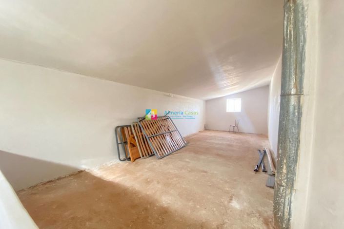 Image No.24-4 Bed Country House for sale