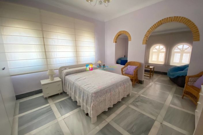 Image No.24-3 Bed Townhouse for sale