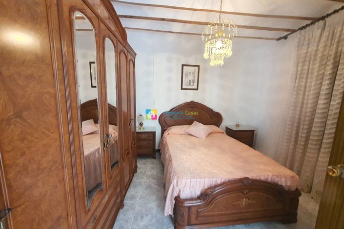 Image No.5-4 Bed Country House for sale