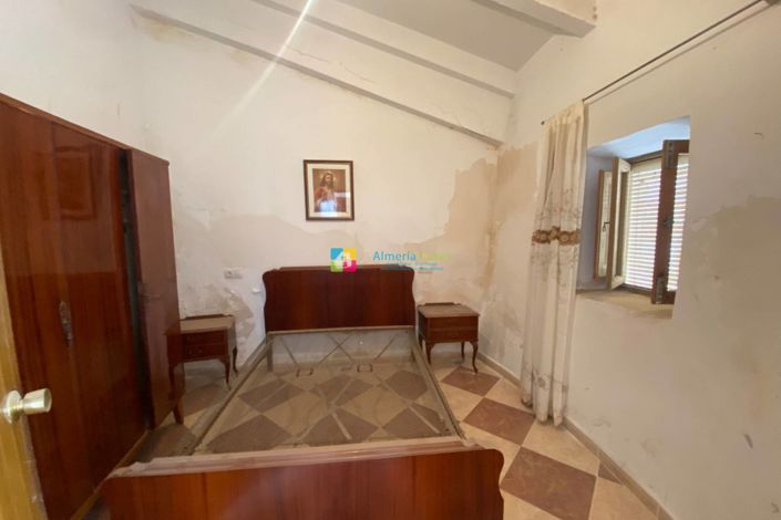 Image No.6-3 Bed Townhouse for sale