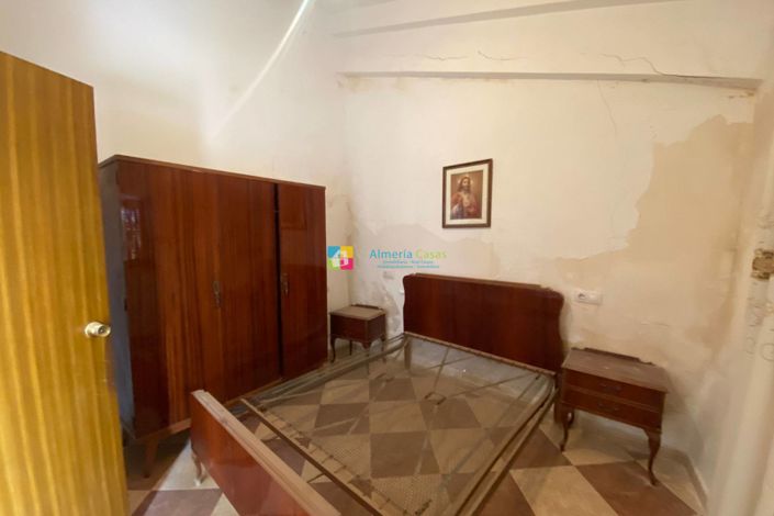 Image No.7-3 Bed Townhouse for sale