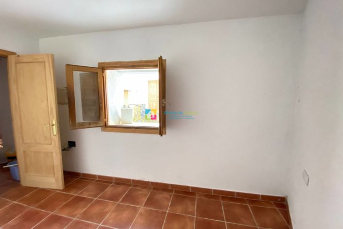 Image No.10-4 Bed Townhouse for sale