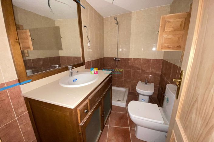 Image No.12-4 Bed Townhouse for sale