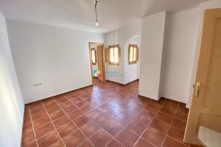 Image No.15-4 Bed Townhouse for sale