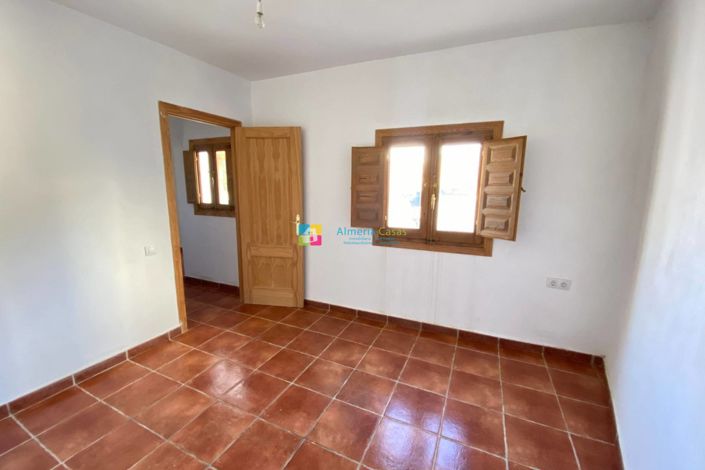 Image No.17-4 Bed Townhouse for sale