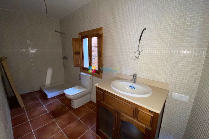 Image No.19-4 Bed Townhouse for sale