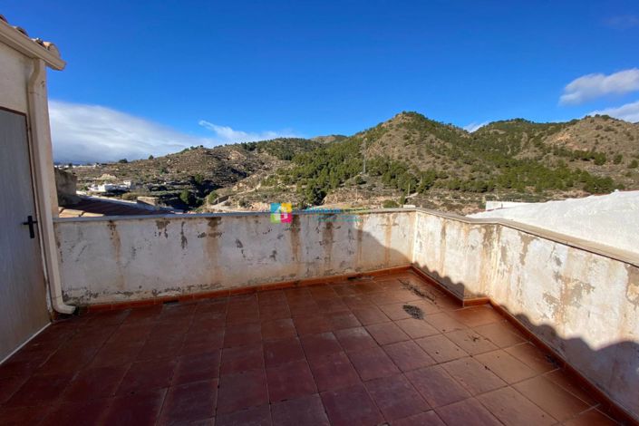 Image No.23-4 Bed Townhouse for sale