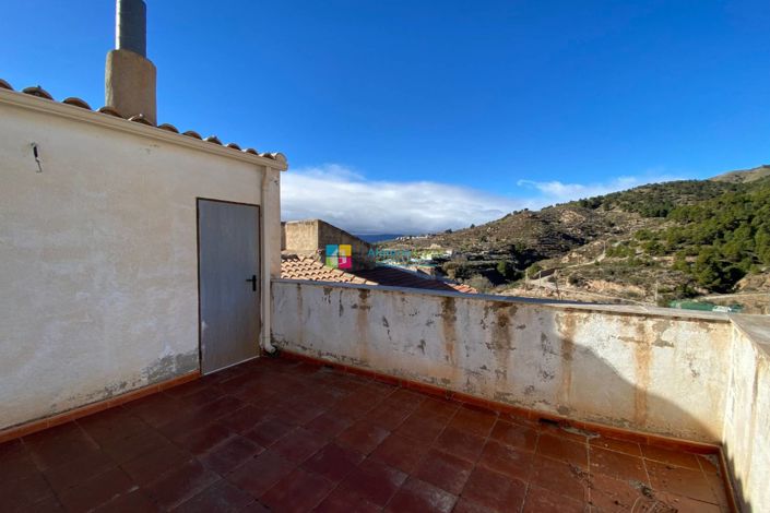 Image No.26-4 Bed Townhouse for sale