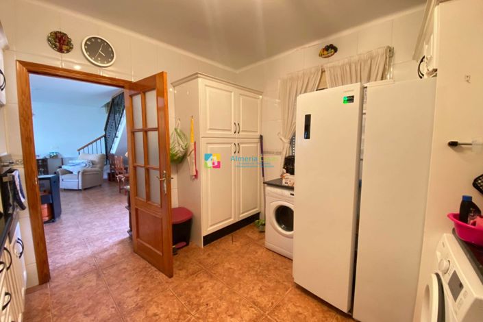 Image No.12-3 Bed Townhouse for sale