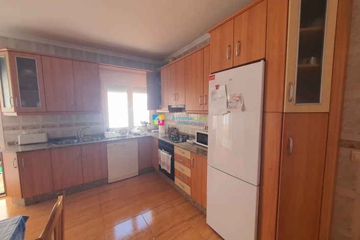 Image No.13-4 Bed Townhouse for sale