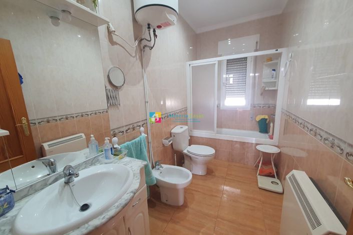 Image No.17-4 Bed Townhouse for sale