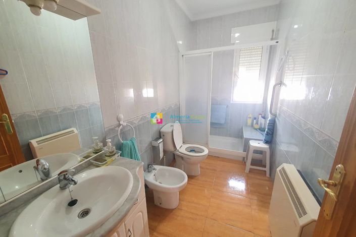 Image No.21-4 Bed Townhouse for sale