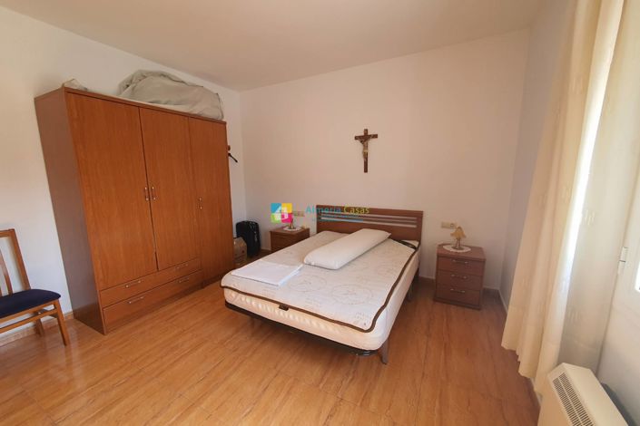 Image No.24-4 Bed Townhouse for sale