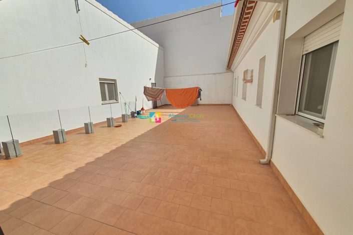 Image No.26-4 Bed Townhouse for sale