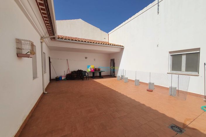 Image No.27-4 Bed Townhouse for sale