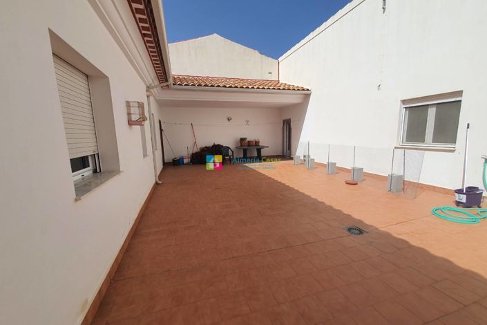 Image No.28-4 Bed Townhouse for sale