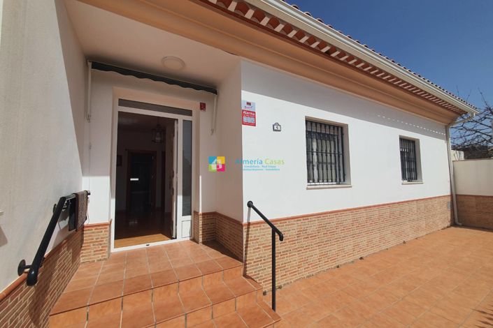 Image No.4-4 Bed Townhouse for sale