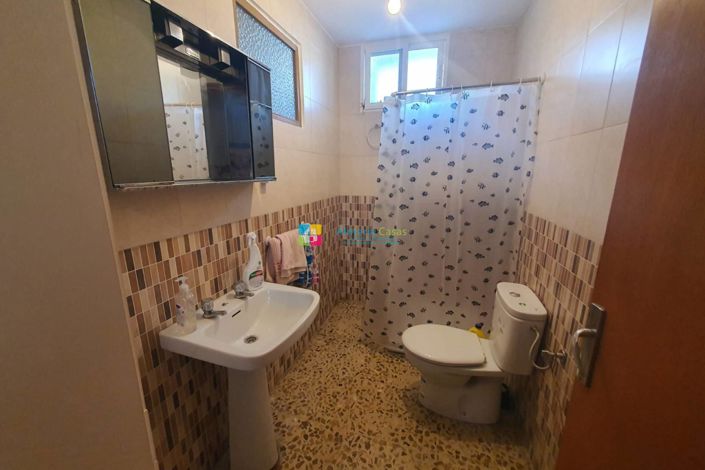 Image No.15-4 Bed Country House for sale