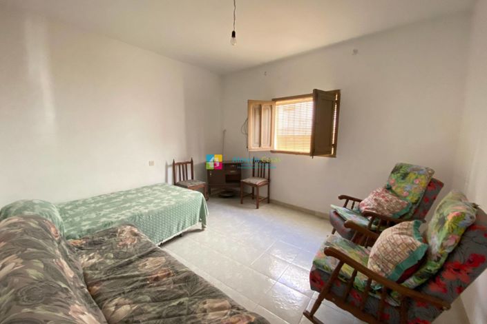 Image No.10-3 Bed Townhouse for sale