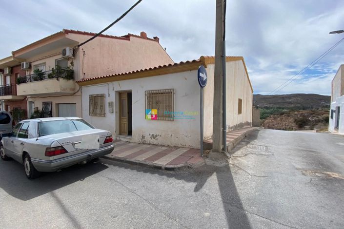 Image No.2-3 Bed Townhouse for sale