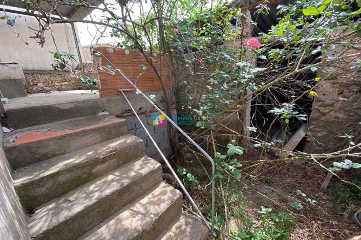 Image No.21-3 Bed Townhouse for sale