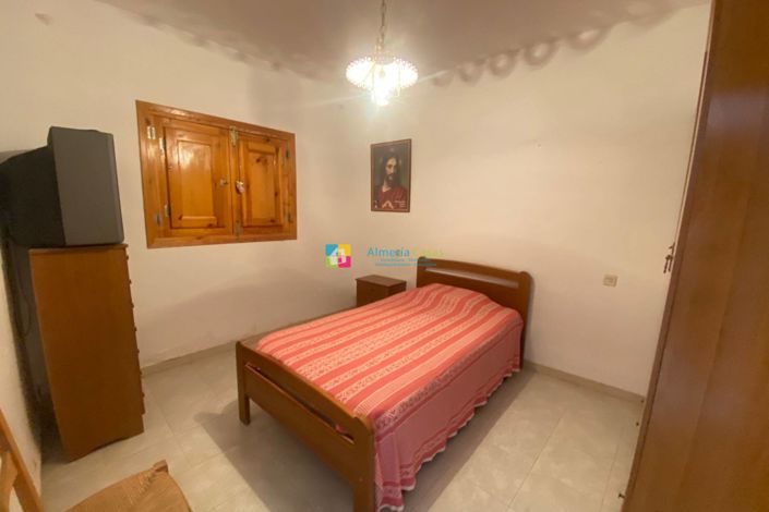 Image No.8-3 Bed Townhouse for sale