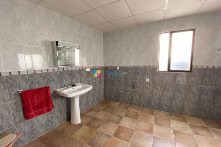 Image No.11-3 Bed Country House for sale