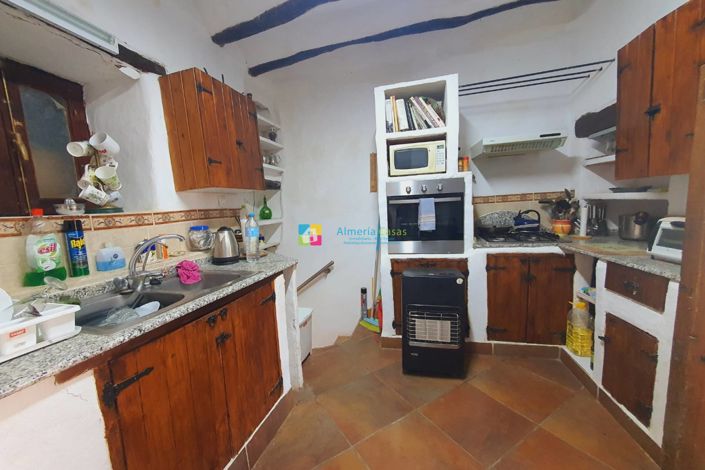 Image No.11-3 Bed Country House for sale