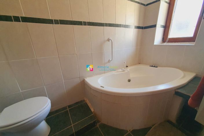 Image No.14-3 Bed Country House for sale