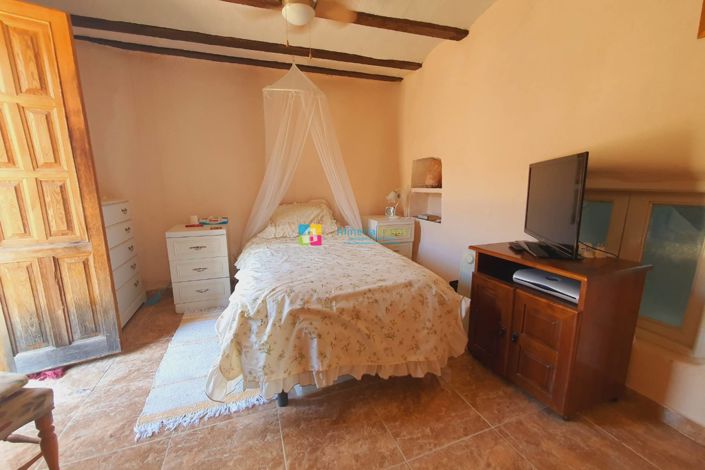 Image No.22-3 Bed Country House for sale