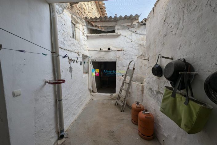 Image No.15-4 Bed Townhouse for sale