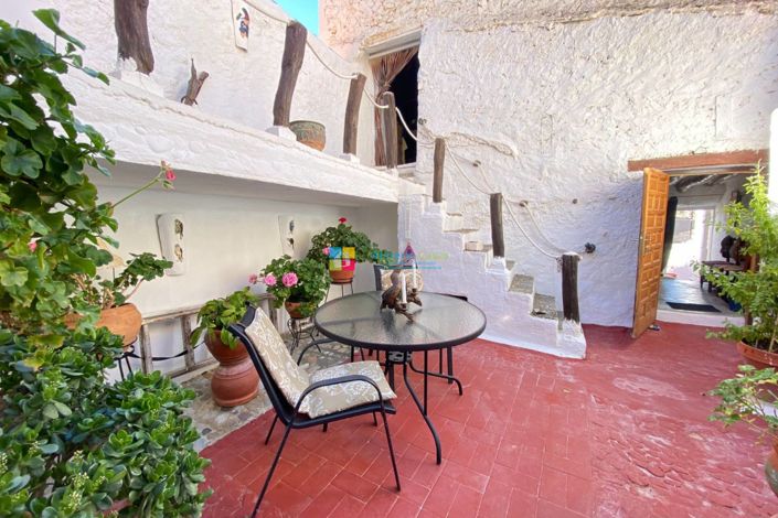 Image No.30-3 Bed Townhouse for sale