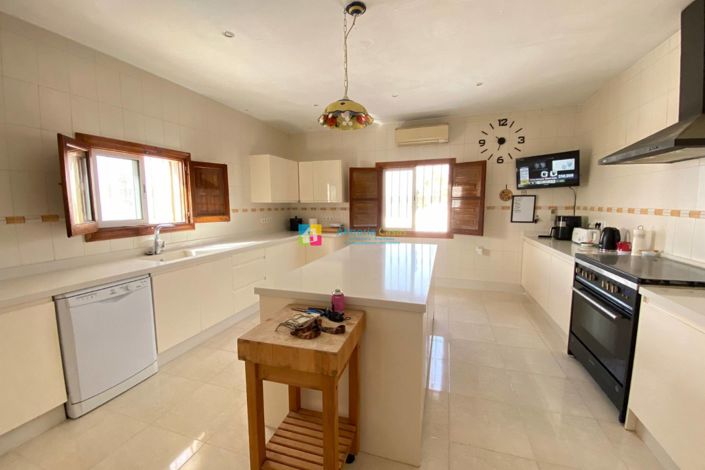 Image No.8-3 Bed Villa for sale