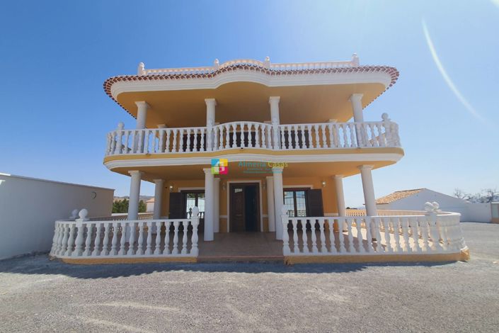 Image No.1-Villa de 9 chambres à vendre à Tíjola