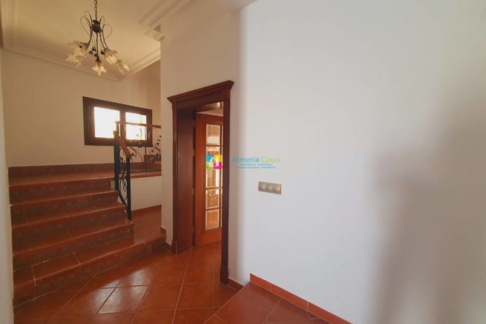 Image No.11-9 Bed Villa for sale