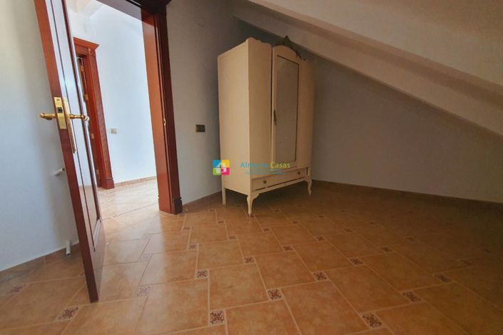 Image No.44-9 Bed Villa for sale