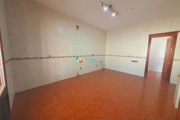 Image No.5-9 Bed Villa for sale