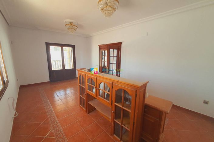 Image No.8-9 Bed Villa for sale