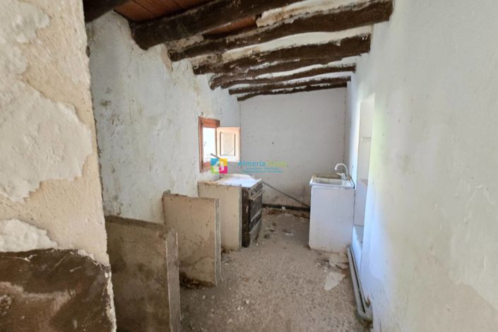 Image No.6-2 Bed Townhouse for sale