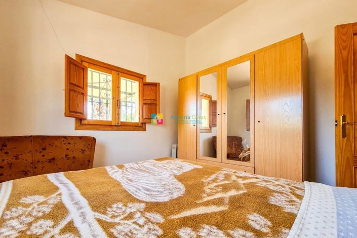 Image No.17-4 Bed Country House for sale